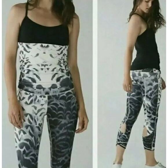 Lululemon Wunder Under Pant SE Dance in Pretty Plume Angel Wing Black Size 4 - Picture 2 of 10